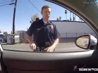 Beccato! nero signorina prende arrestato succhiare spento un poliziotto durante rally!