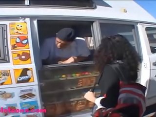 Gullibleteens.com icecream truck paauglys valdovė putlus juodas plaukai